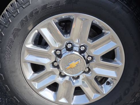 Used 2025 Chevrolet Silverado 2500 High Country w/ High Country Premium Package AWD/4WD image 12