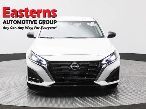 Used 2025 Nissan Altima 2.5 SV image 2