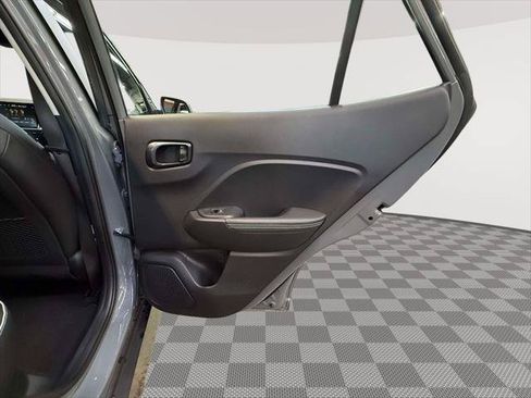 Certified 2022 Hyundai Venue Limited FWD image 17