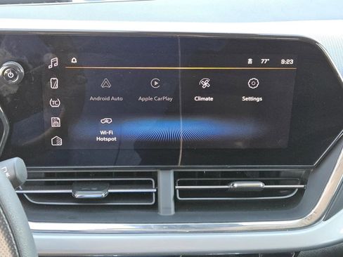 Used 2025 Chevrolet Trax LT image 13