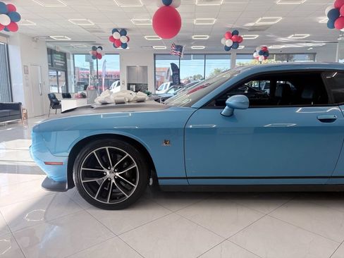 Used 2016 Dodge Challenger R/T Scat Pack w/ Leather Interior Group RWD image 6