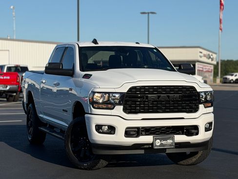 Used 2022 RAM 2500 Big Horn w/ Night Edition AWD/4WD image 3
