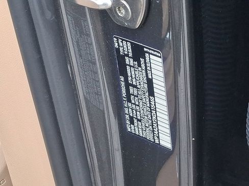 Used 2019 Porsche Cayenne Base image 28