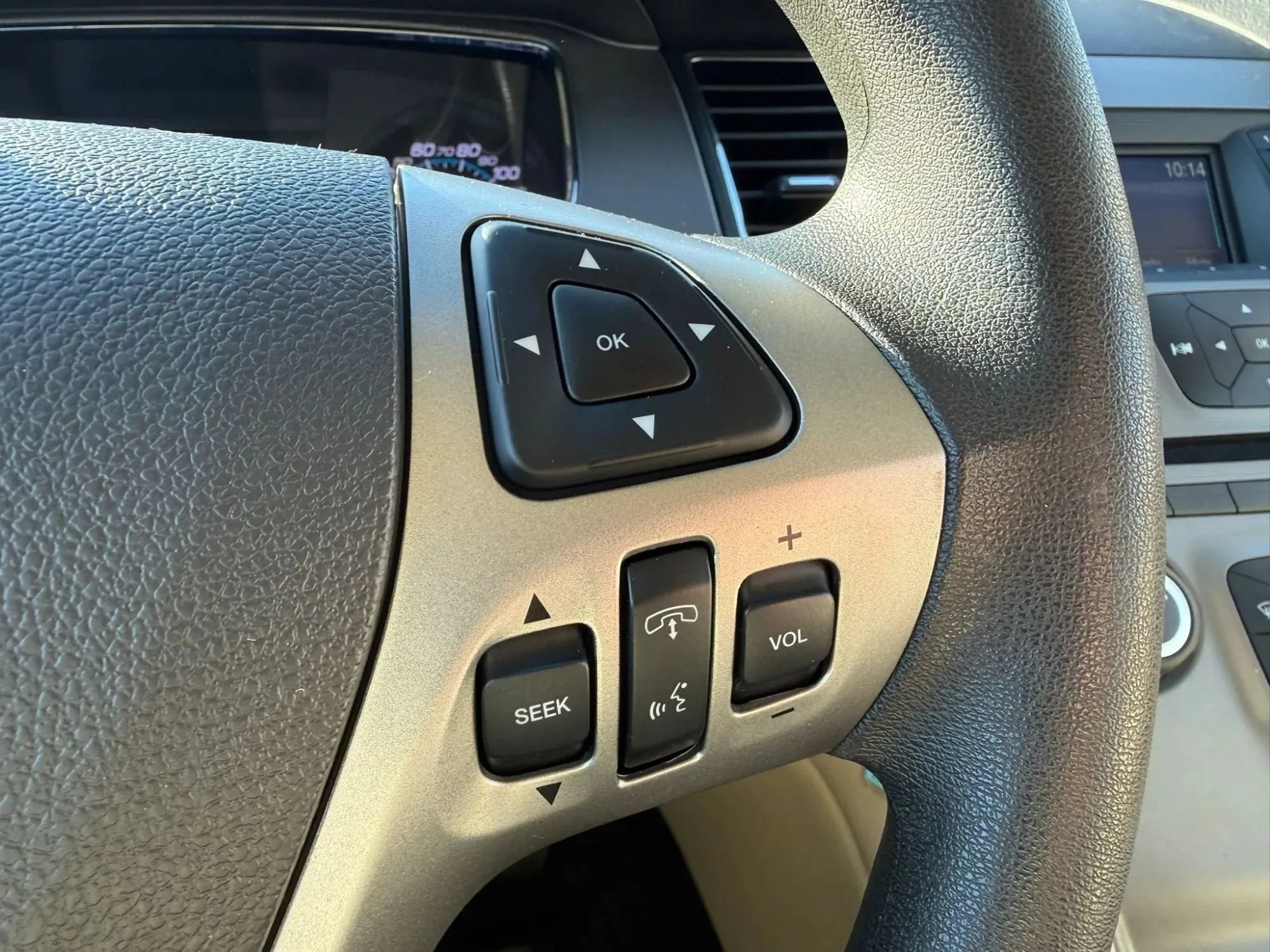Used 2018 Ford Taurus SE FWD image 18
