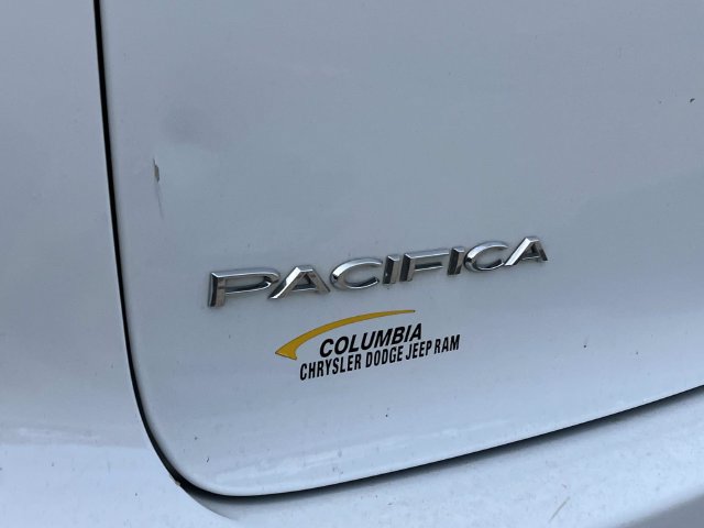 Used 2018 Chrysler Pacifica Touring-L Plus w/ Advanced Safetytec Group FWD image 11