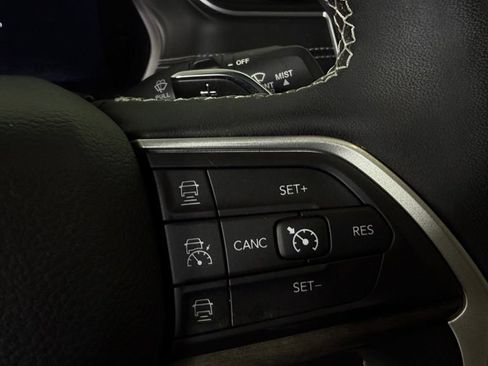 Used 2023 Jeep Grand Cherokee L Limited w/ Black Appearance Package AWD/4WD image 20