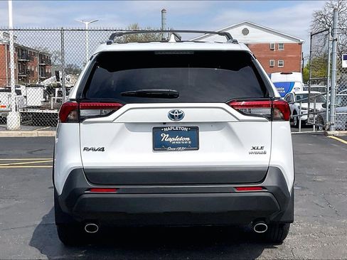 Used 2021 Toyota RAV4 XLE w/ Carpet Mat Package (TMS) AWD/4WD image 3