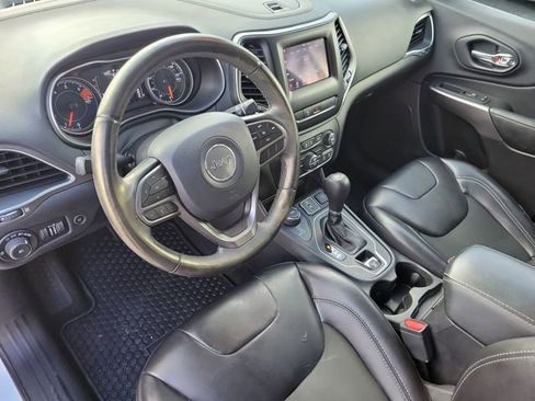 Used 2019 Jeep Cherokee Latitude Plus w/ Comfort/Convenience Group AWD/4WD image 16