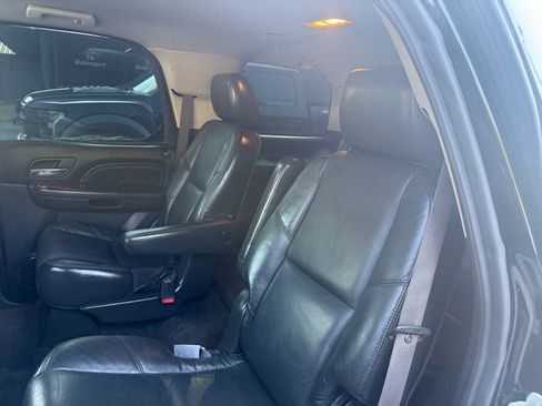 Used 2011 Cadillac Escalade AWD image 56