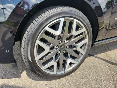 Certified 2025 Ford Expedition Platinum w/ Platinum Ultimate Package AWD/4WD image 9