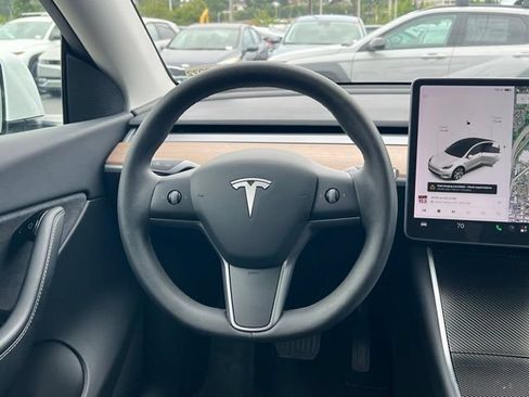 Used 2021 Tesla Model Y Long Range AWD/4WD image 14
