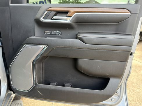 Used 2024 Chevrolet Silverado 1500 High Country w/ Technology Package AWD/4WD image 32