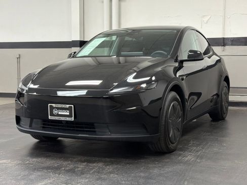 Used 2026 Tesla Model Y AWD image 4