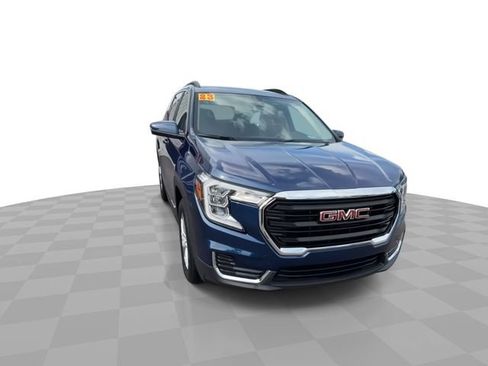 Certified 2023 GMC Terrain SLE w/ Driver Convenience Package FWD image 3