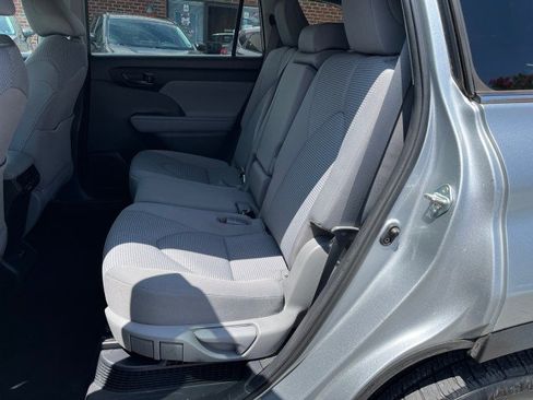 Used 2020 Toyota Highlander LE AWD/4WD image 14
