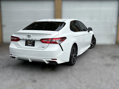 Used 2020 Toyota Camry SE FWD image 11