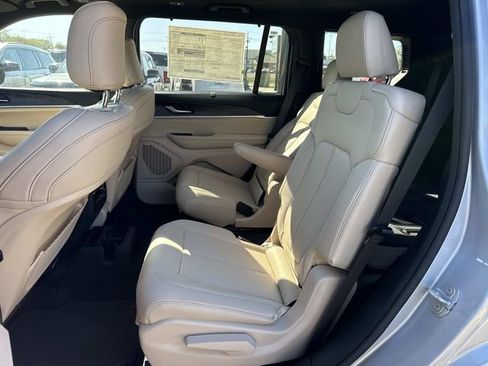 New 2025 Jeep Grand Cherokee L Limited w/ Luxury Tech Group II image 17