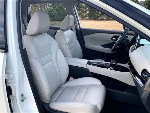 Used 2023 Nissan Rogue SL image 8