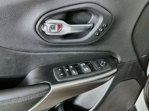 Used 2020 Jeep Cherokee Limited FWD image 25