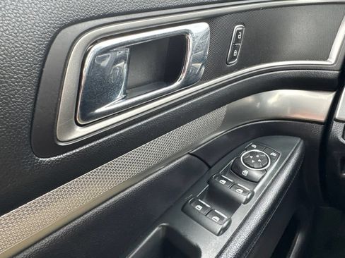 Used 2018 Ford Explorer XLT w/ Equipment Group 202A AWD/4WD image 26