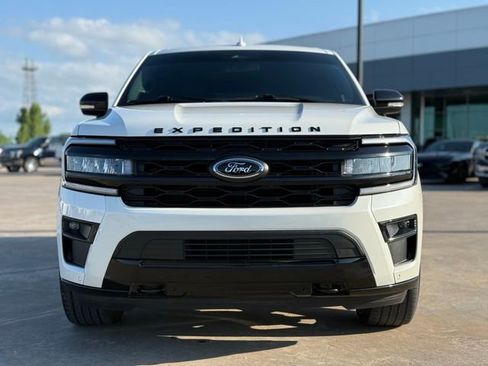 Used 2023 Ford Expedition Limited AWD/4WD image 3