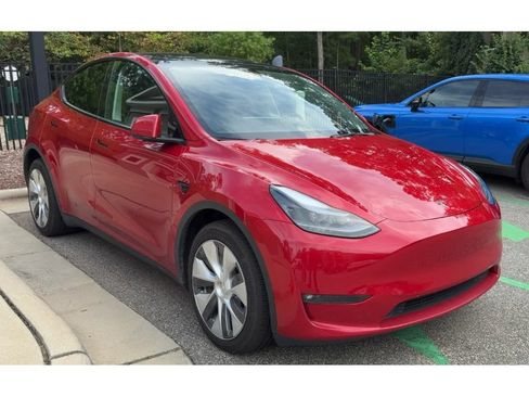 Used 2023 Tesla Model Y Long Range AWD/4WD image 2