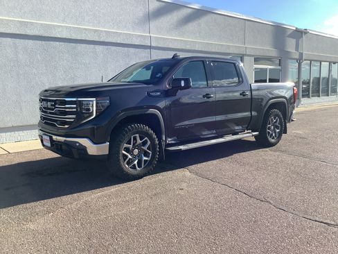 Used 2024 GMC Sierra 1500 SLT w/ SLT Premium Plus Package AWD/4WD image 3