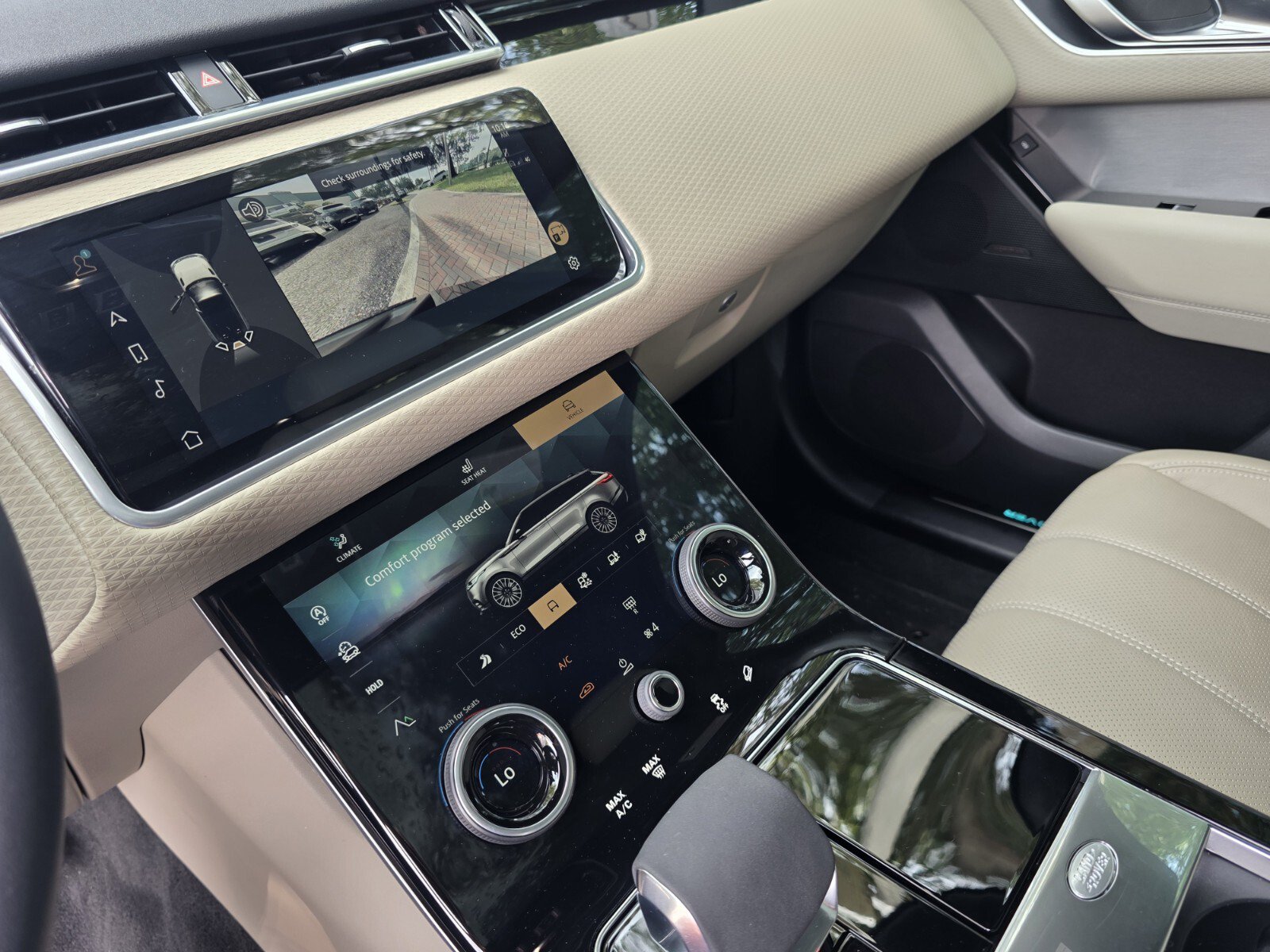 Certified 2023 Land Rover Range Rover Velar R-Dynamic S AWD/4WD image 22