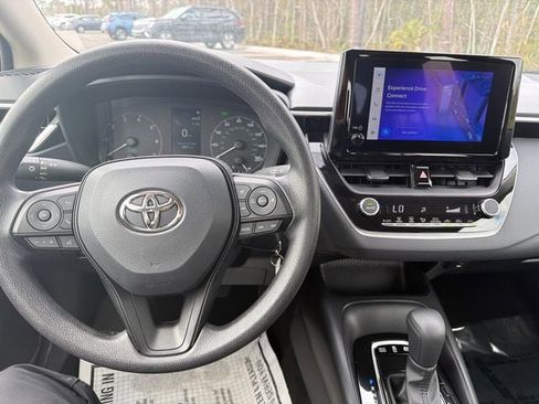 Used 2025 Toyota Corolla LE image 6