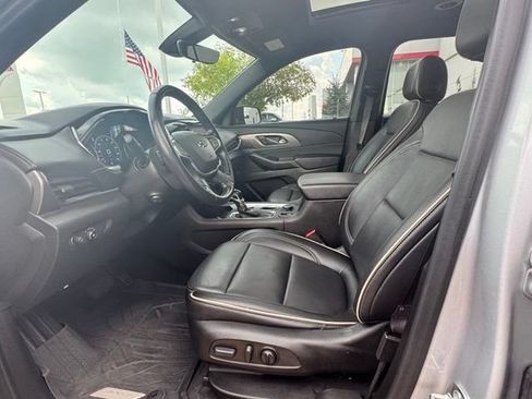 Used 2022 Chevrolet Traverse Premier w/ Redline Edition AWD/4WD image 15