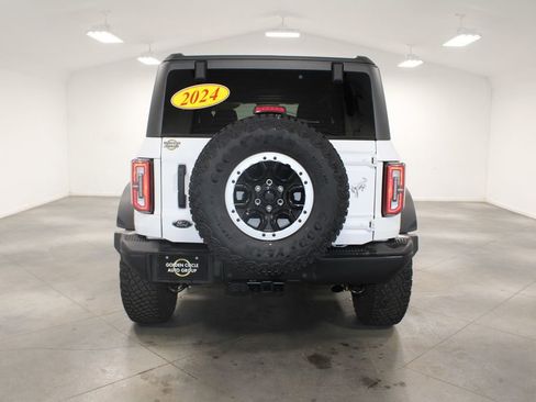 Used 2024 Ford Bronco Badlands image 8