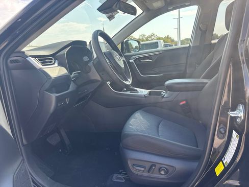 Used 2025 Toyota RAV4 XLE FWD image 7