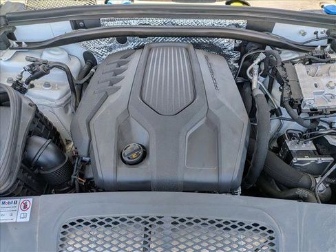 Used 2025 Porsche Macan AWD/4WD image 24