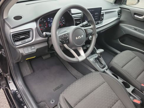 Used 2023 Kia Rio LX image 3