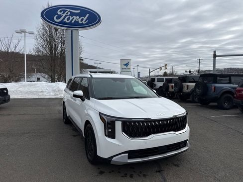 Used 2025 Kia Carnival image 18