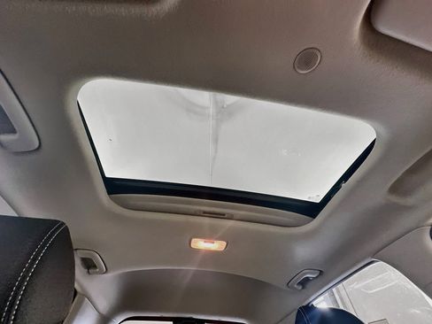 Used 2025 Hyundai Venue SEL FWD image 25