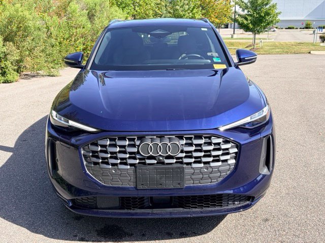 Certified 2025 Audi Q5 Premium Plus w/ Premium Plus AWD/4WD image 2