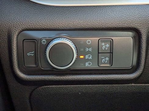 Used 2020 Ford Explorer XLT image 22