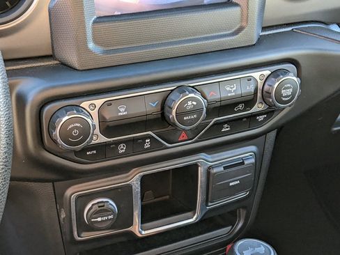 Used 2022 Jeep Wrangler Unlimited Sport image 18