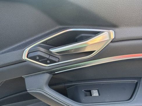 Used 2023 Audi e-tron Premium Plus image 29