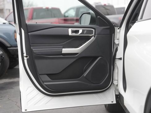 Certified 2023 Ford Explorer XLT image 29