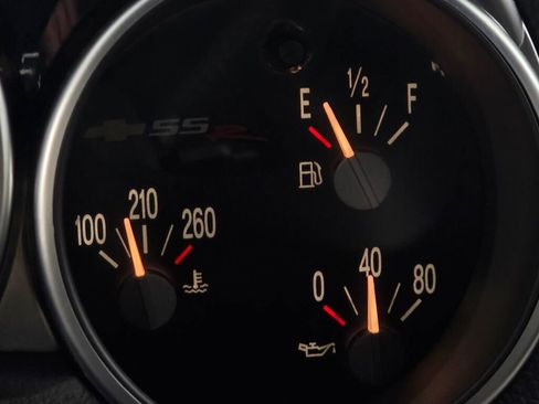 Used 2005 Chevrolet SSR w/ Preferred Equipment Group RWD image 90