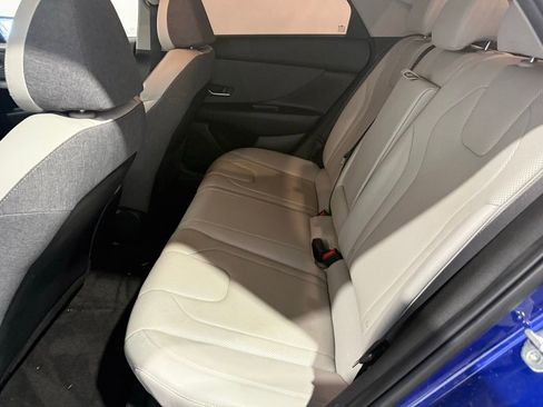 Used 2022 Hyundai Elantra Limited w/ Cargo Package image 9