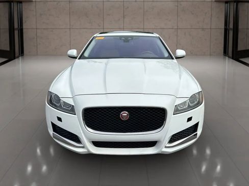 Used 2017 Jaguar XF Premium RWD image 2