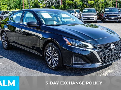 Used 2025 Nissan Altima 2.5 SV FWD image 3