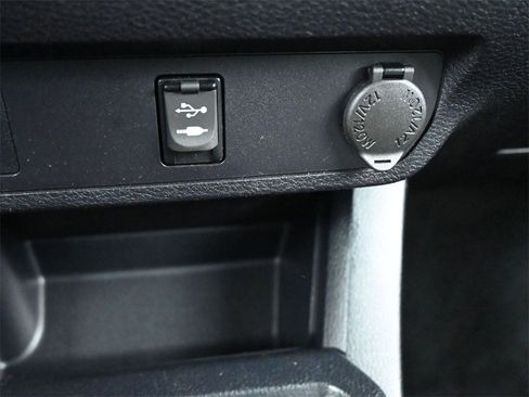 Used 2017 Toyota Tacoma SR5 image 13