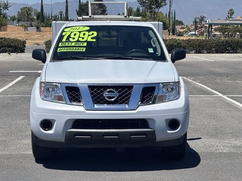 Used 2017 Nissan Frontier SV RWD image 2