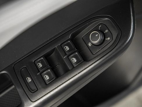 Used 2025 Volkswagen Taos SE w/ Panoramic Sunroof Package image 45