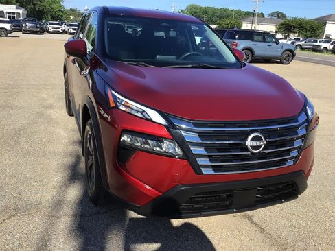 Used 2024 Nissan Rogue SV FWD image 7
