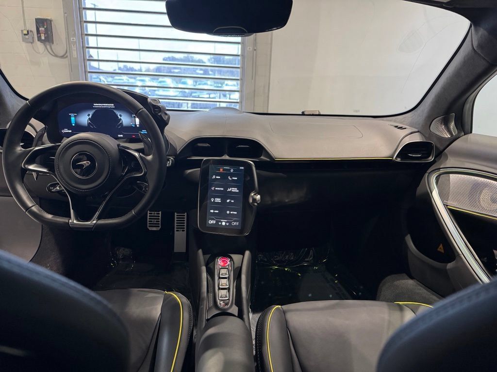 Used 2023 McLaren Artura RWD image 33
